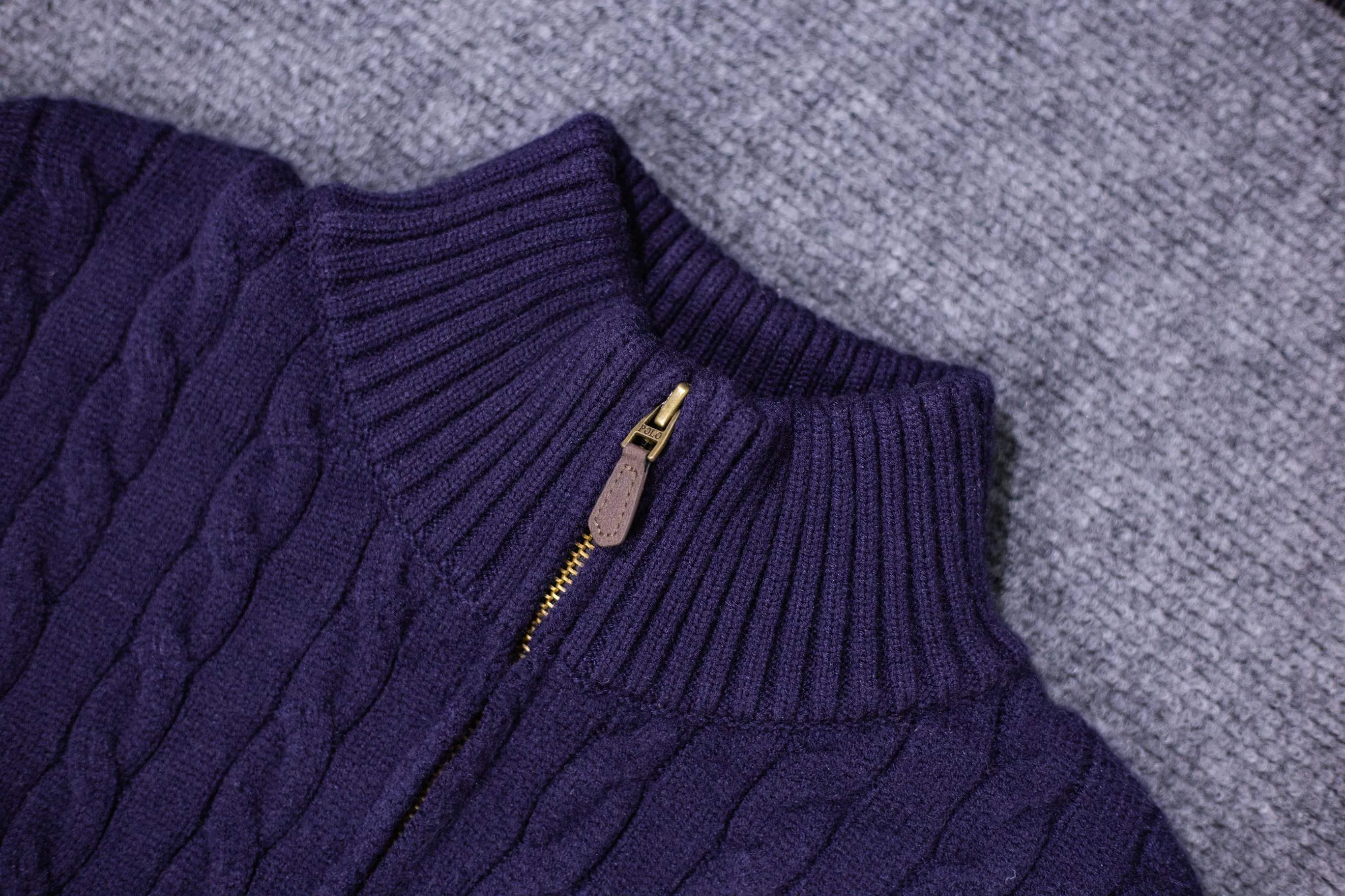 P300 Style No. D08) The top version on the market in 2025 Ralph Lauren #ootddailywear #Autumn and winter sweater #Knitted sweater outfit #ralph lauren sweater #Can be worn by both men and women [Star R] Finally waited until the Ralph men's twist sweater full zipper chest shirt is finally here! The most popular sweater with full zipper! Limited editions every year, there won’t be many models in the store! Ralph Lauren Men's Half-Zip Twist Sweater. The shape is really nice. It can be worn alone or as a jacket. It can be worn inside or outside, or it can be worn with a shirt inside ~ 100% pure cotton #Practical Wear. Color: Original white, navy blue, khaki, gray, size S to XL